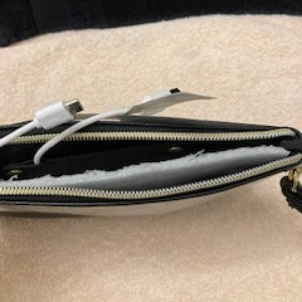 NWT - Liz Claiborne Universal Phone Charging Wallet/Wristlet For iPhone/Android - Picture 4 of 12